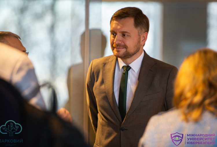 CyberPark 2021 Круглий стіл високого рівня «Актуальні питання до Закону України «Про критичну інфраструктуру» - від законотворців до ключових виконавців» 49 img 2610